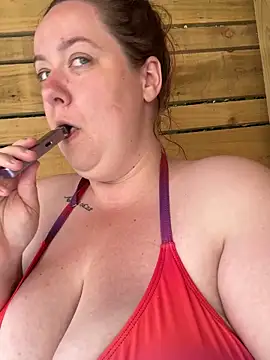 Онлайн чат JigglyArseSarah