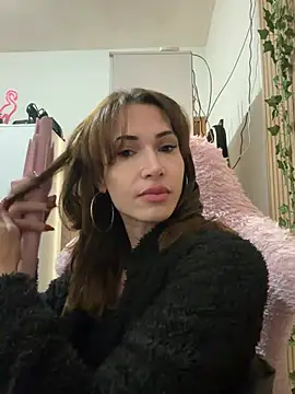 Irresistible24 Adlı Modelin Canlı Sohbet Odası