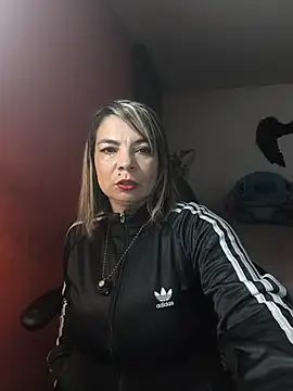 חדר צ'אט בשידור חי של charlotedoll