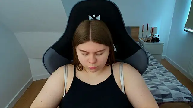 AbbyLuxee чат на живо