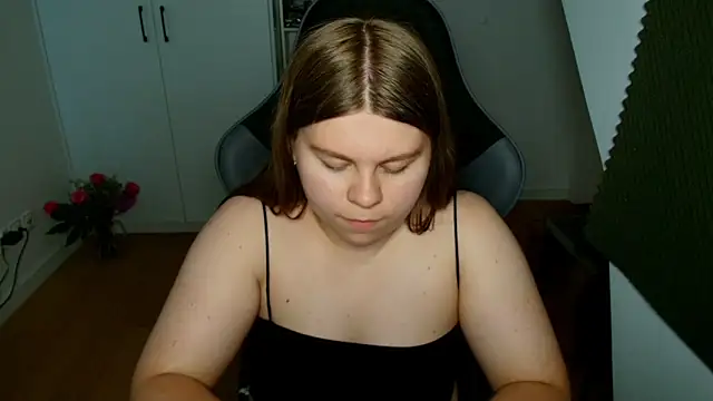 AbbyLuxee чат на живо