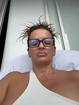 CioniWeiss – live chatrum