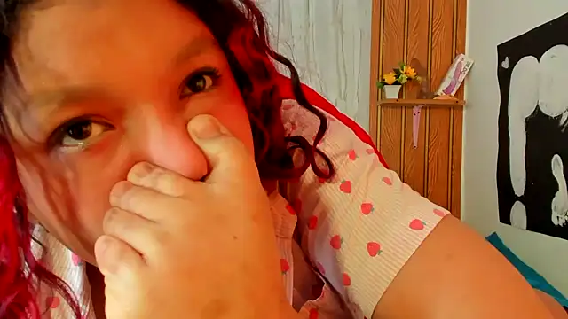 Emily_Coper18 Adlı Modelin Canlı Sohbet Odası