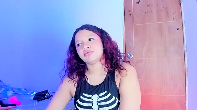 Emily_Coper18 Adlı Modelin Canlı Sohbet Odası