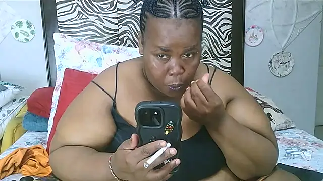 BigBellySlutty Cameră chat live