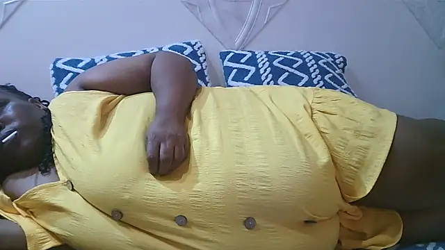 BigBellySlutty Cameră chat live