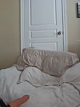 HOTWIFEVenessa69 现场聊天室