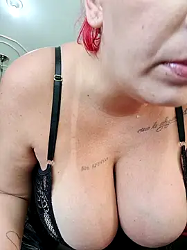 Escarlate4you_ Videochat live