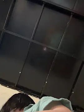 May-Squirt Live Chatraum