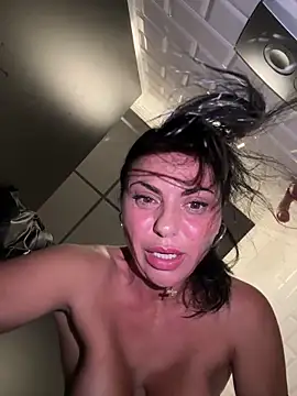 غرفة دردشة KimKelly13 المباشرة