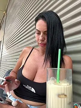 غرفة دردشة KimKelly13 المباشرة