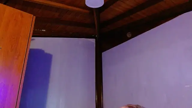 Chat soba uživo modela Xnova__