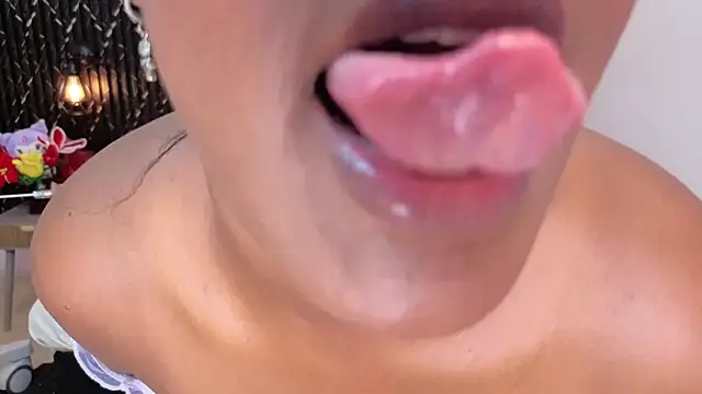 chanel_brunette 실시간 채팅방