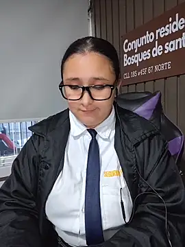 Cute_Penelope élő chatszobája