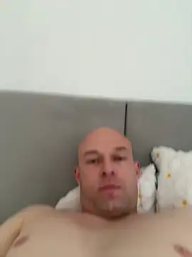 BisexualMen1993 webcam show