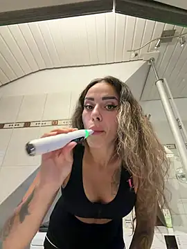 -Alisa's Live Chat Room
