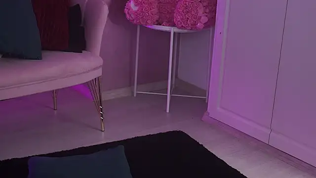 ClaraHazel Adlı Modelin Canlı Sohbet Odası