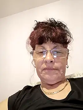 חדר צ'אט בשידור חי של flymyrya123