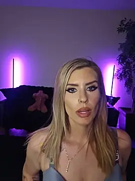 ellieconradxo's Live Chat Room