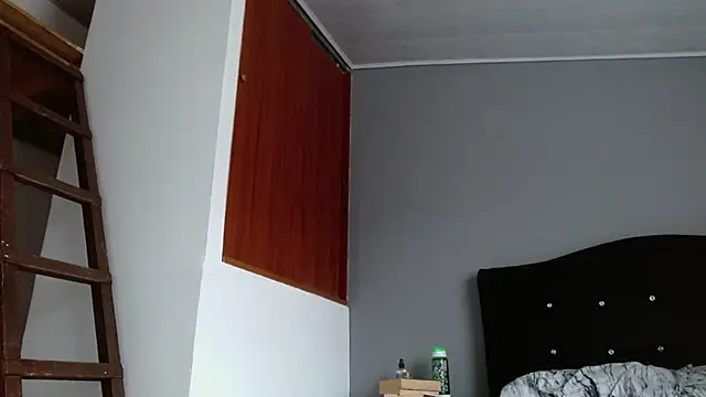 Emilia_1995n Live chat-huone