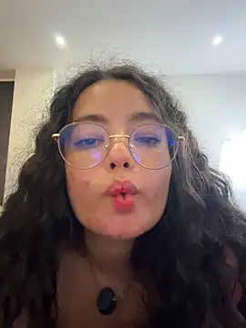 Antoniart_ Adlı Modelin Canlı Sohbet Odası