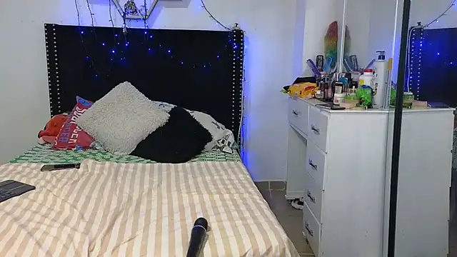 ห้องแชทสดของ charlotte_077