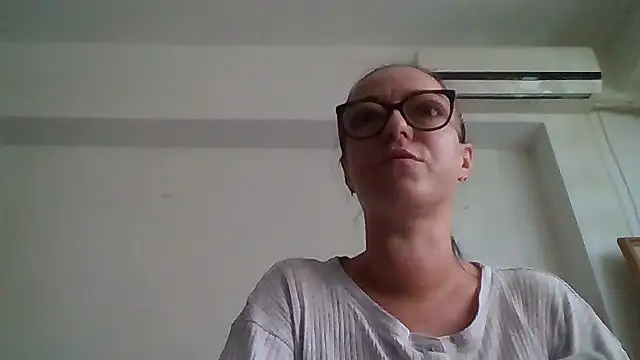 IzabelllNoir Adlı Modelin Canlı Sohbet Odası