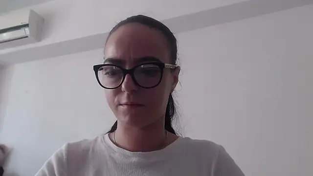 חדר צ'אט בשידור חי של IzabelllNoir