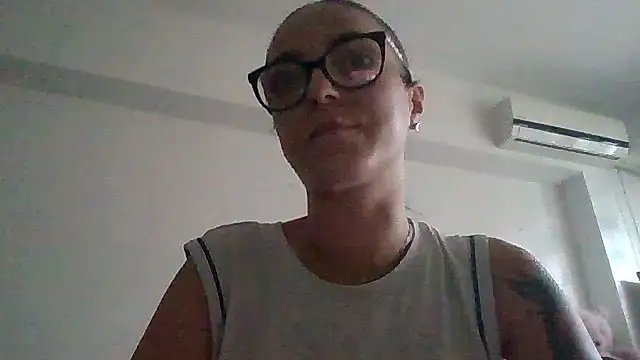 IzabelllNoir Adlı Modelin Canlı Sohbet Odası