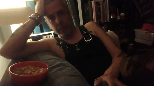 SHARPSkinhead live sex-cam show