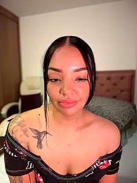 غرفة دردشة JennLeMoka المباشرة