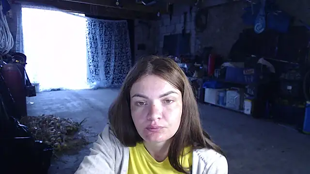 Isabelitta333's Live Chat Room