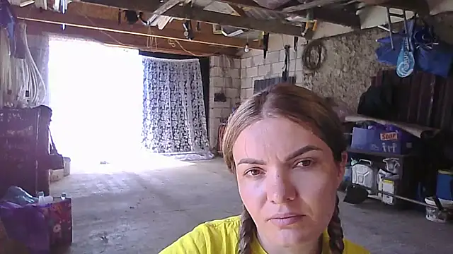 Isabelitta333 Adlı Modelin Canlı Sohbet Odası
