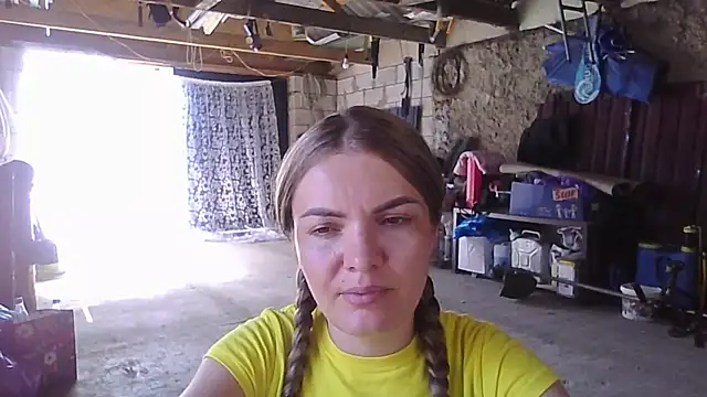 Isabelitta333 Adlı Modelin Canlı Sohbet Odası
