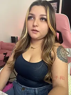 SweetFoxEyes_'s Live Chat Room