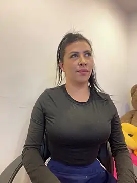 Alanna_atm_'s Live Chat Room