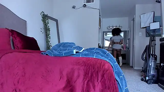 yiauana Adlı Modelin Canlı Sohbet Odası