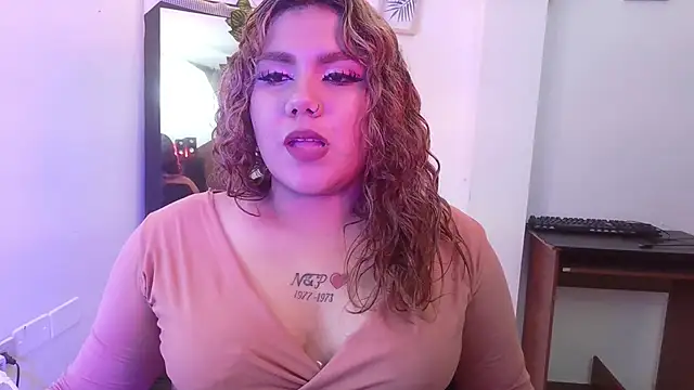 חדר צ'אט בשידור חי של evania_lorns