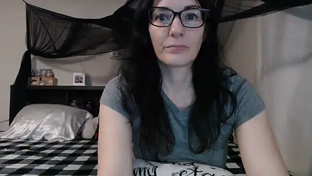 CrystalLake13 – live sex-cam-show