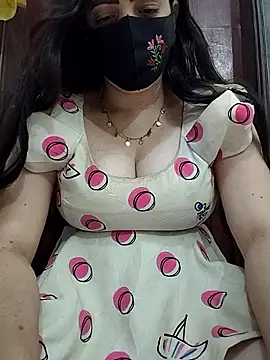Saanvi-Sen Adlı Modelin Canlı Sohbet Odası