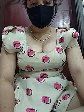 Saanvi-Sen Adlı Modelin Canlı Sohbet Odası