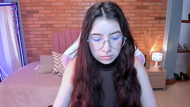Amy_joones Adlı Modelin Canlı Sohbet Odası