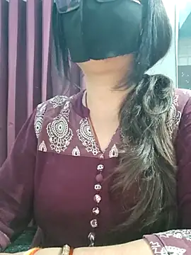 Aishwaryaa_69 Adlı Modelin Canlı Sohbet Odası