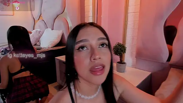 Živá chatovací místnost katteyes_mjs