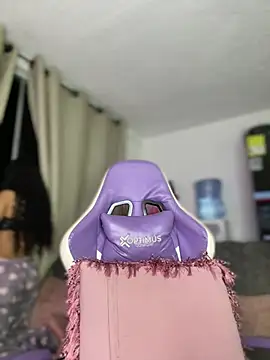 Živá chatovací místnost Miaa_love6969