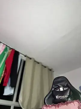 Miaa_love6969 Adlı Modelin Canlı Sohbet Odası