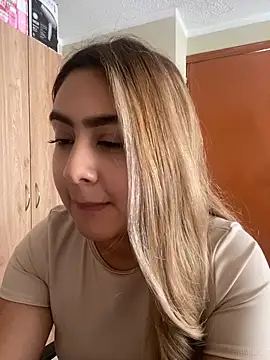Miabonnett_ Adlı Modelin Canlı Sohbet Odası