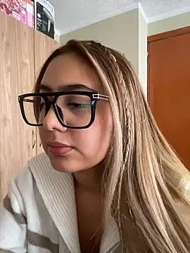 Sala de chat ao vivo de Miabonnett_