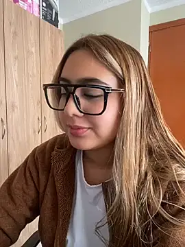 Miabonnett_'s Live Chat Room