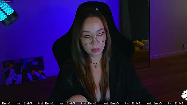 Emili1- Live Chatrum